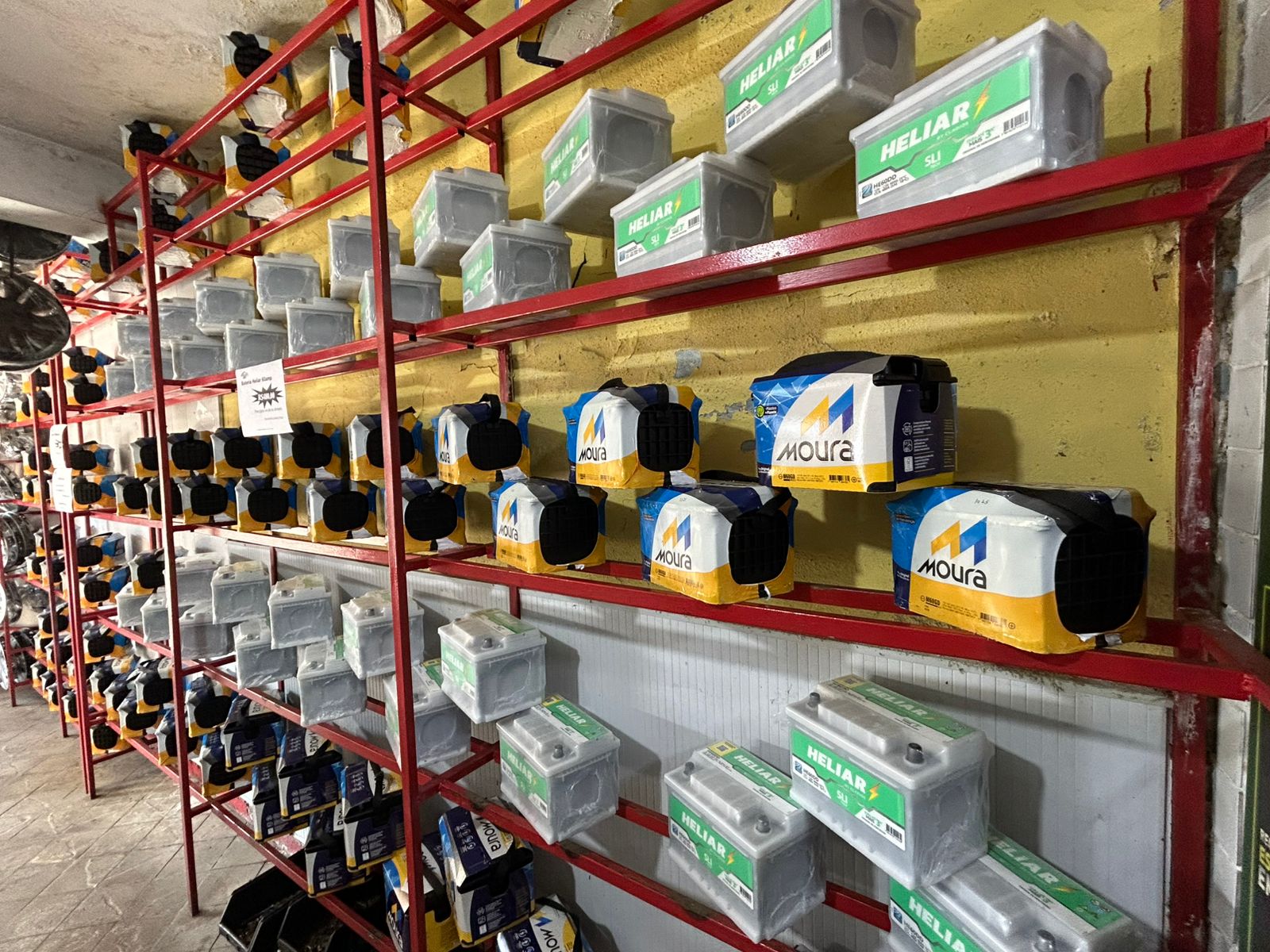 Estoque de baterias automotivas da Core Baterias em Nova Lima